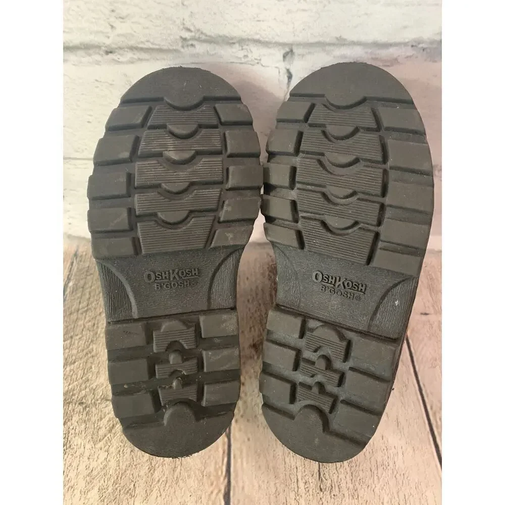 OSHKOSH B’GOSH Boy’s Brown Suede Shoes / Size: 8.5